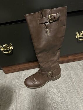 Classic Brown Knee-High Riding Boot